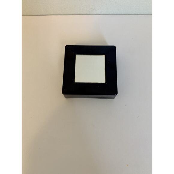 ESTEE LAUDER Two-in-One Eyeshadow Wet Dry Formula 01 LINEN Duo .05 / 1.5 g - Picture 5 of 5